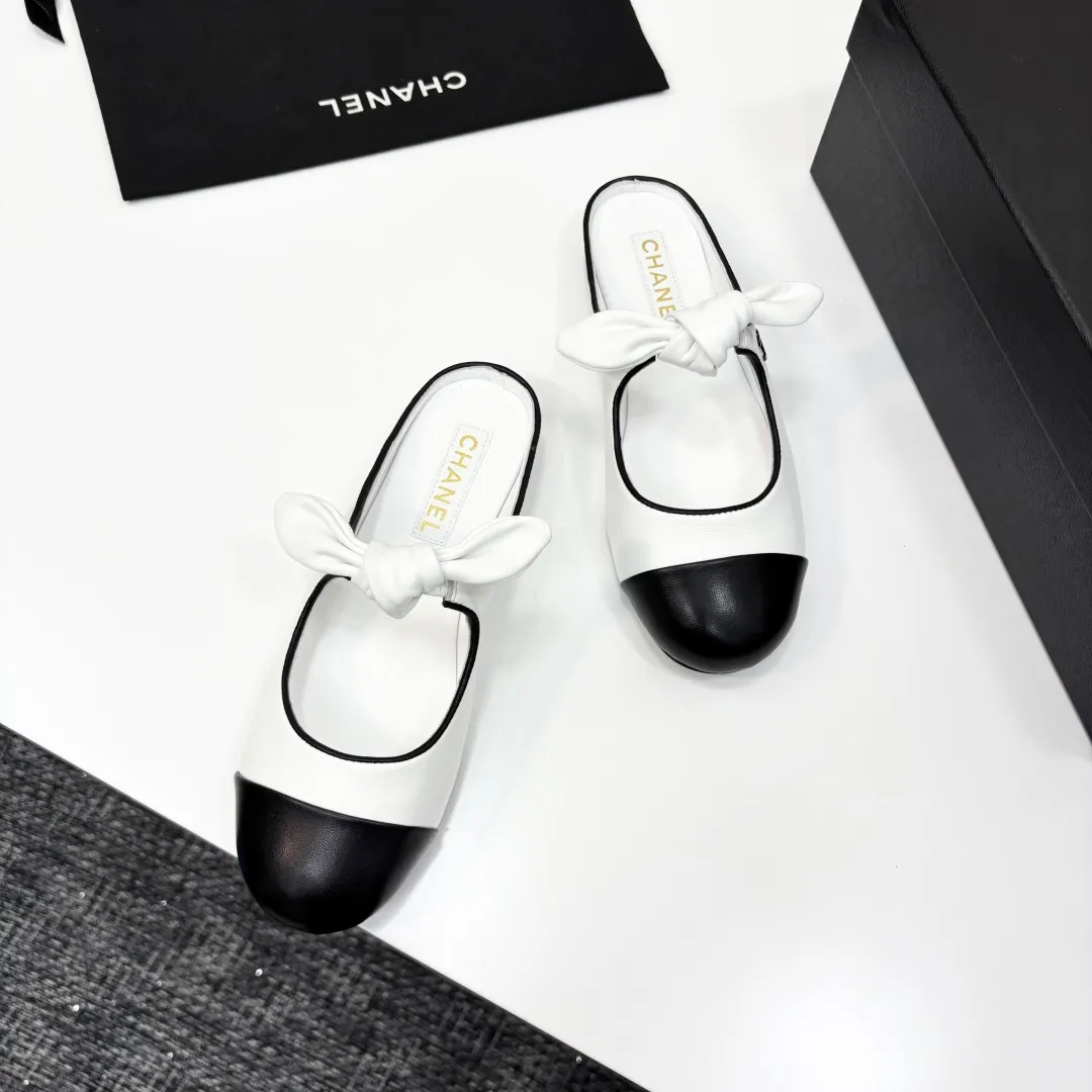👟👟Ex-factory price 480👟👟 Chanel 25C Early Spring Mary Jane Shoes Series This season’s shoes are all great! The pure black Mary Jane is very comfortable on the feet and the upper leather is also very soft, so you don’t have to worry about rubbing your feet. The bunny ears are also very cute, and the black and white color matching and black fabric cover are very nice. Upper cowhide, inner sheepskin, genuine leather outsole Size: 35-39 40/41 Customized, non-refundable and non-exchangeable